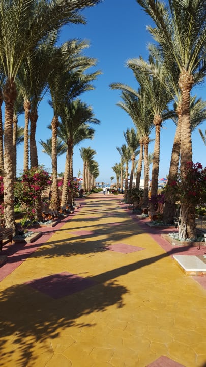 Gartenanlage mit Weg in Richtung Meer Le Jardin Aqua Park Resort