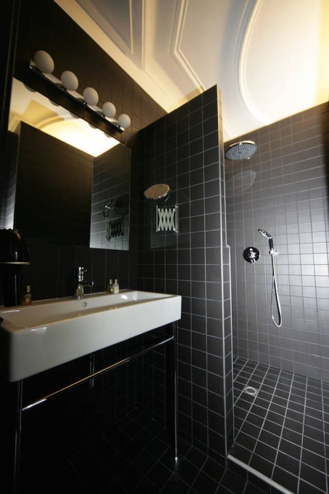 Bathroom Italian shower Hotel Particulier Apartements d'Hotes