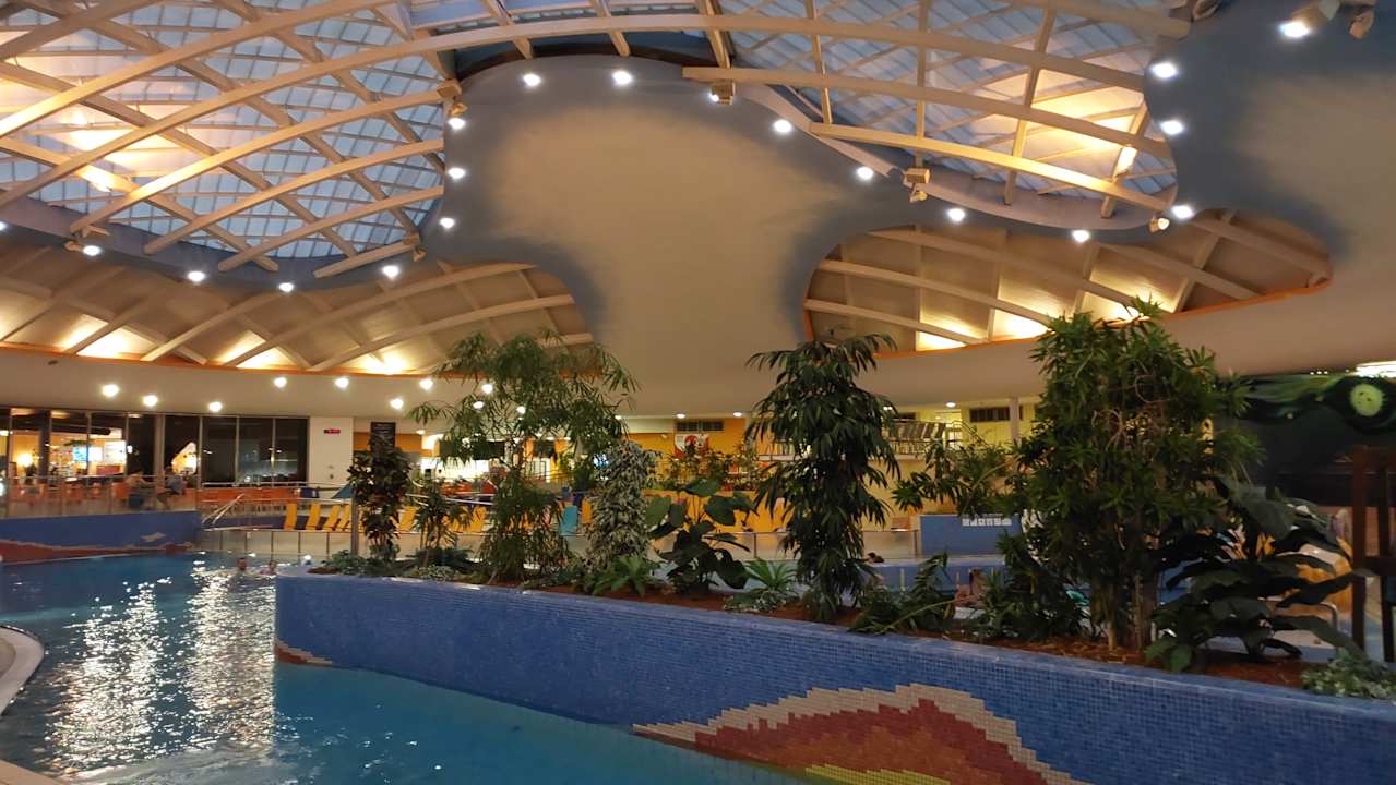 Pool H2O Hotel Therme Resort