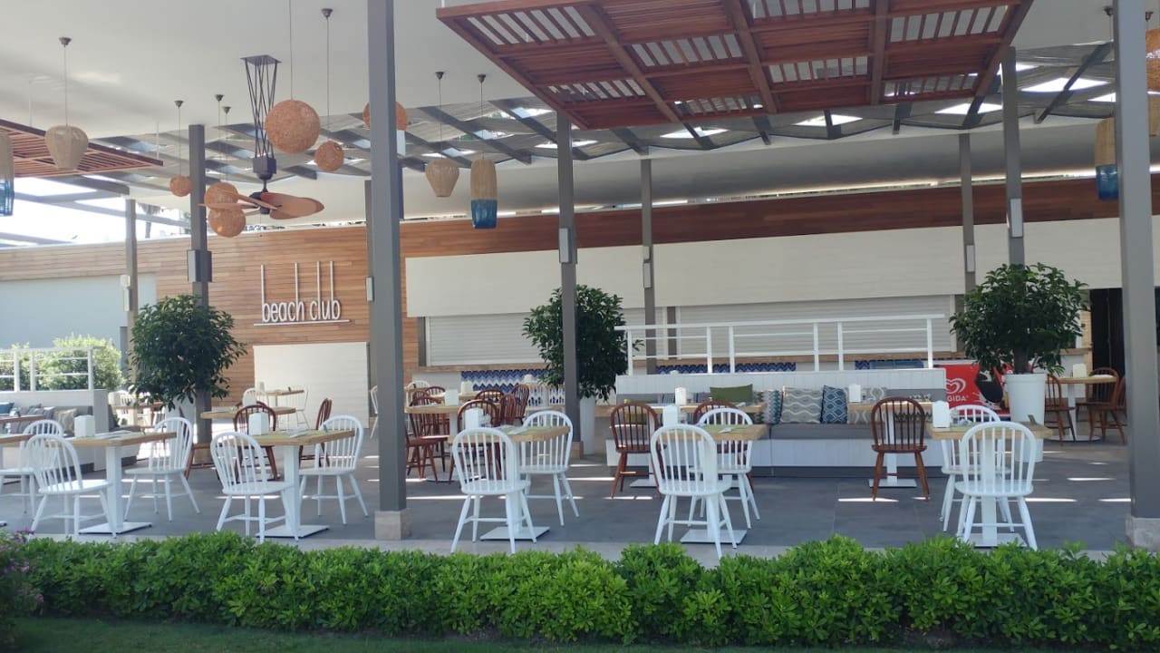 Restaurant Acanthus Cennet Barut Collection