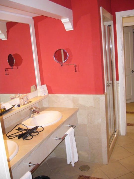 Mittelteil des Badez.mit Spiegel und Waschtischen Lopesan Villa del Conde Resort & Thalasso