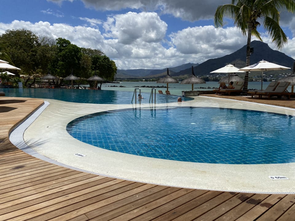 Pool Sands Suites Resort & Spa