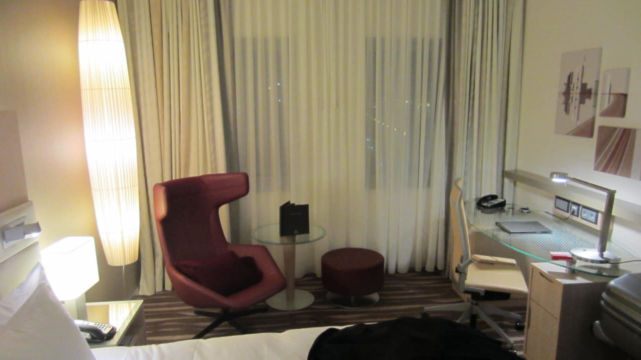 Echt eng und klein Hilton Frankfurt Airport