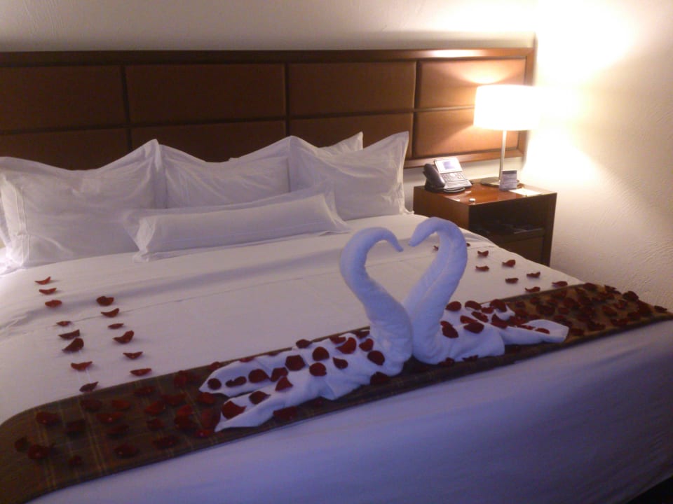 Cama con decoración romantica Hotel Casa Andina Private Collection Miraflores