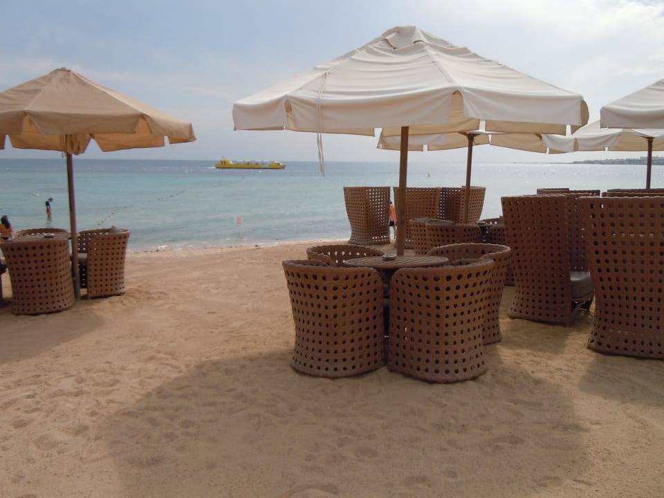 Im Hintergrund Glasboot Makadi Spa - Adults only