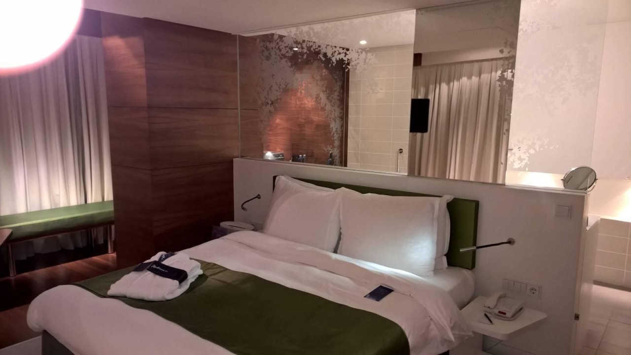 Bett Business Room Hotel Radisson Blu Iveria