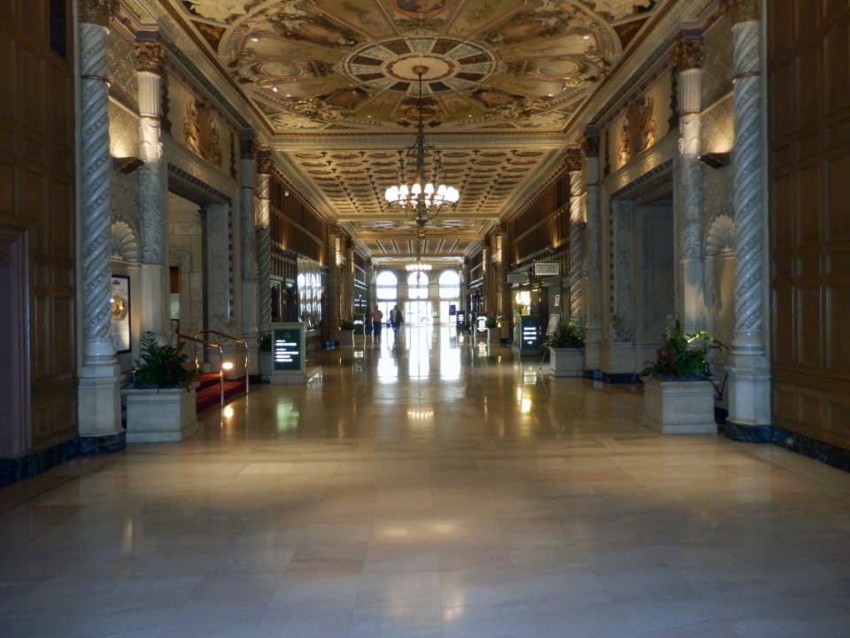 Eingangsbereich Hotel Millenium Biltmore