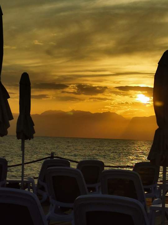 Strand Saturn Palace Resort Hotel