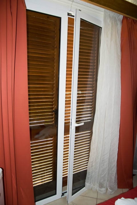 Nie chce się zamknąć Hotel Lydia's Beach