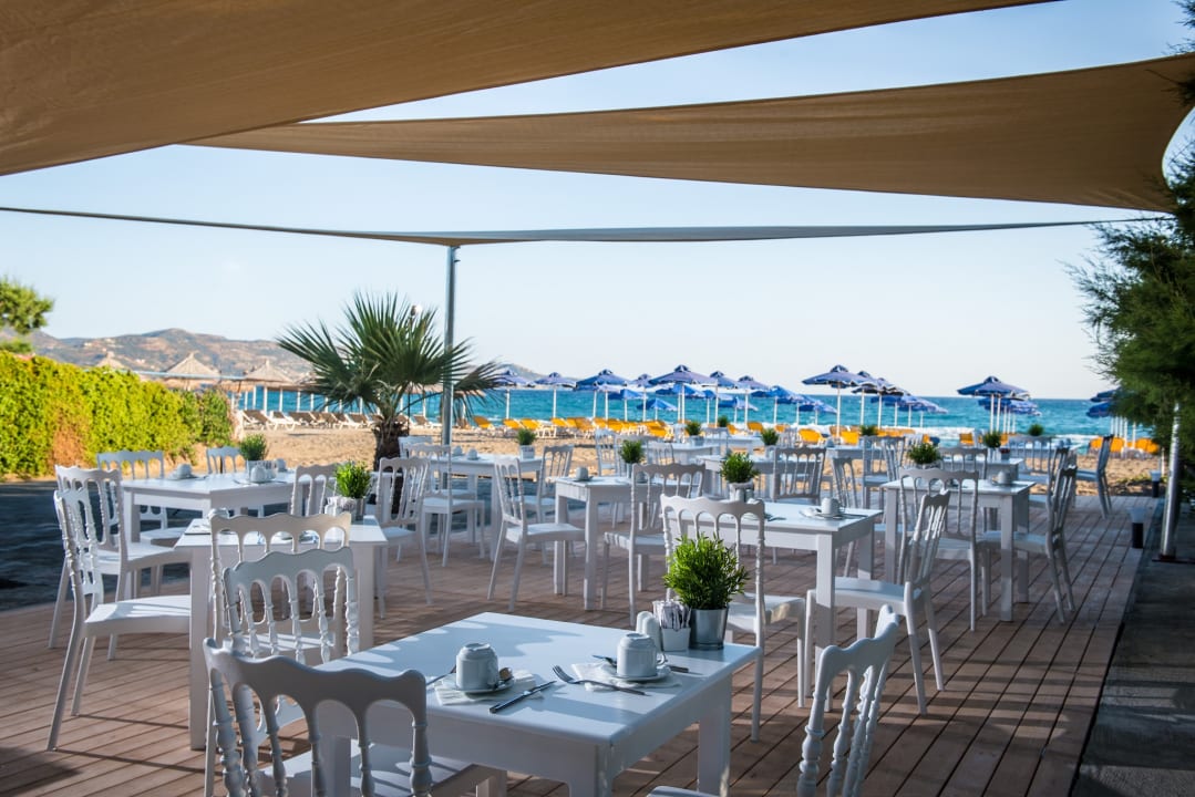 Restaurant Enorme Armonia Beach