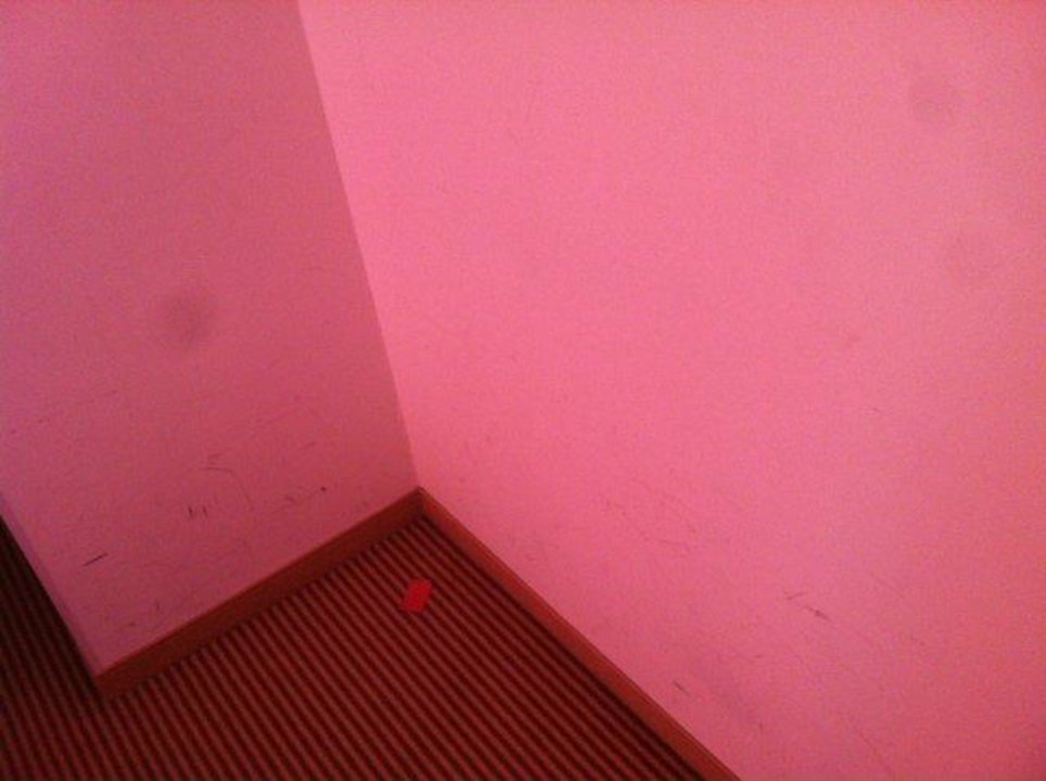 Wandbeschmutzung acom Hotel München