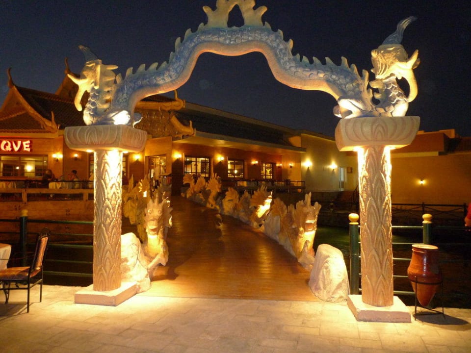 Eingang zum Asiaten Pickalbatros Dana Beach Resort - Hurghada