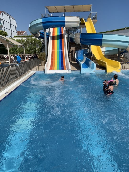 Pool Mary Hotel Side