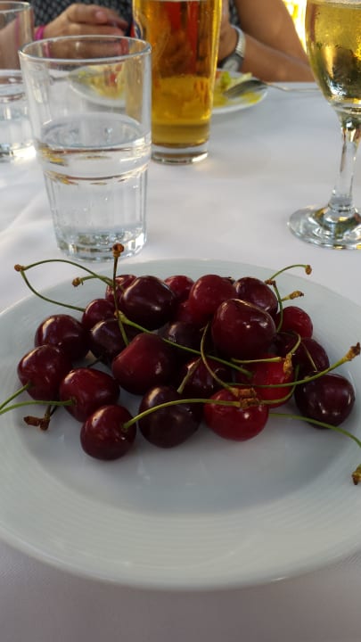 So leckere Kirschen... Trendy Side Beach Hotel - Adults only