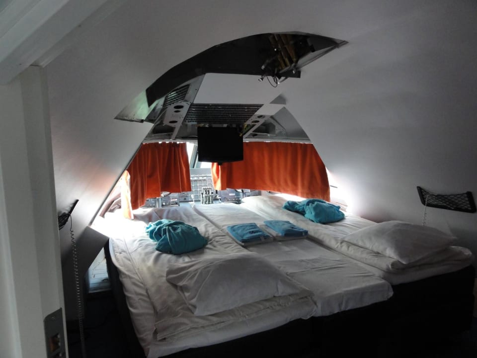 Cockpitsuite Hostel Jumbo Stay