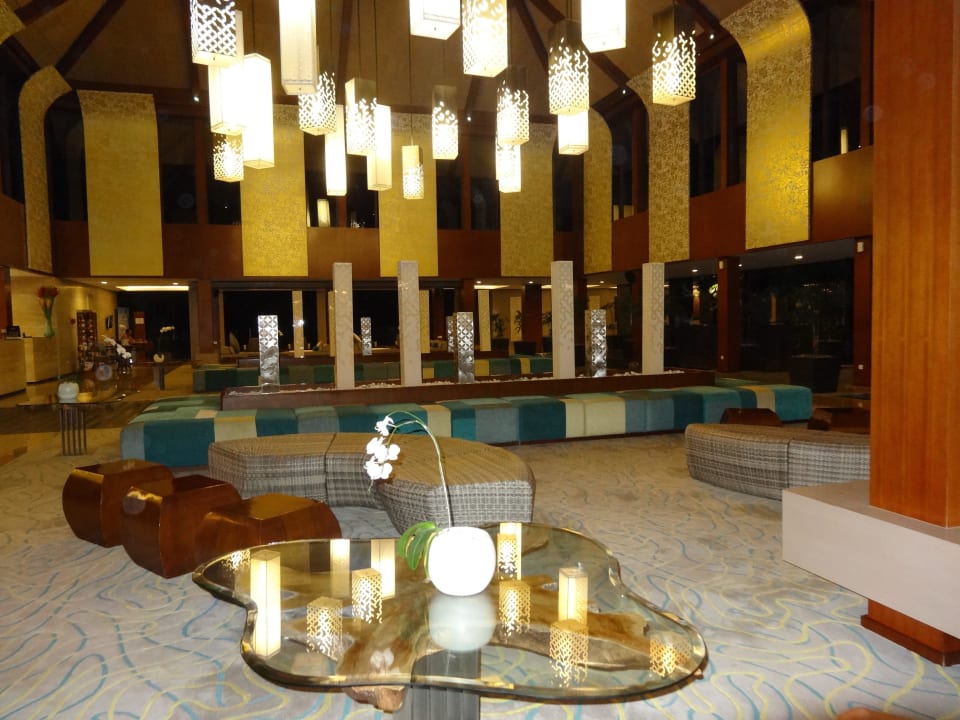 Lobby am Abend Courtyard by Marriott Bali Nusa Dua