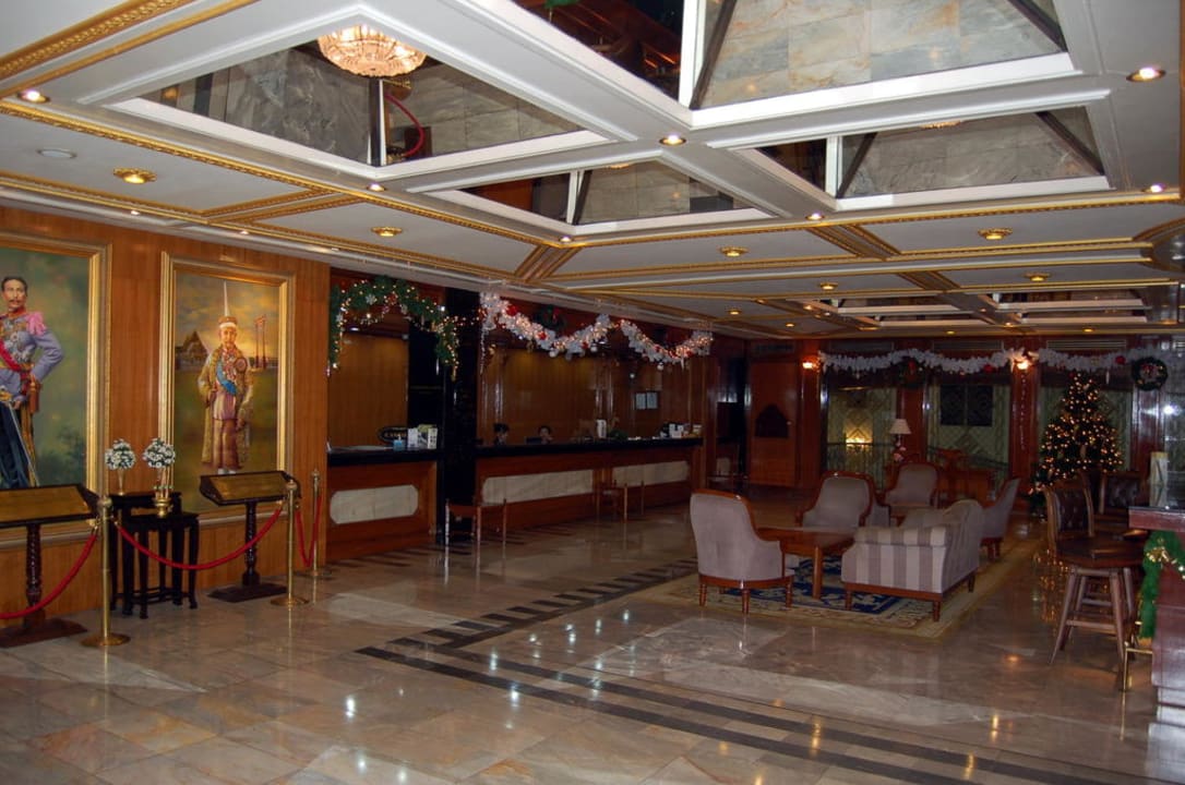 Weihnachtlich geschmückt The Tawana Bangkok