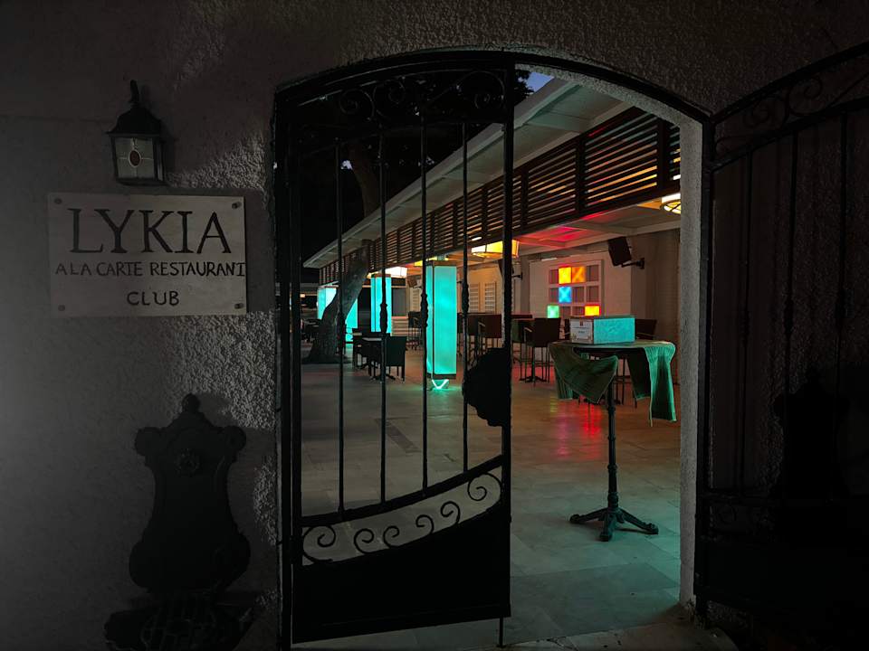 Gastro Tusan Beach Resort