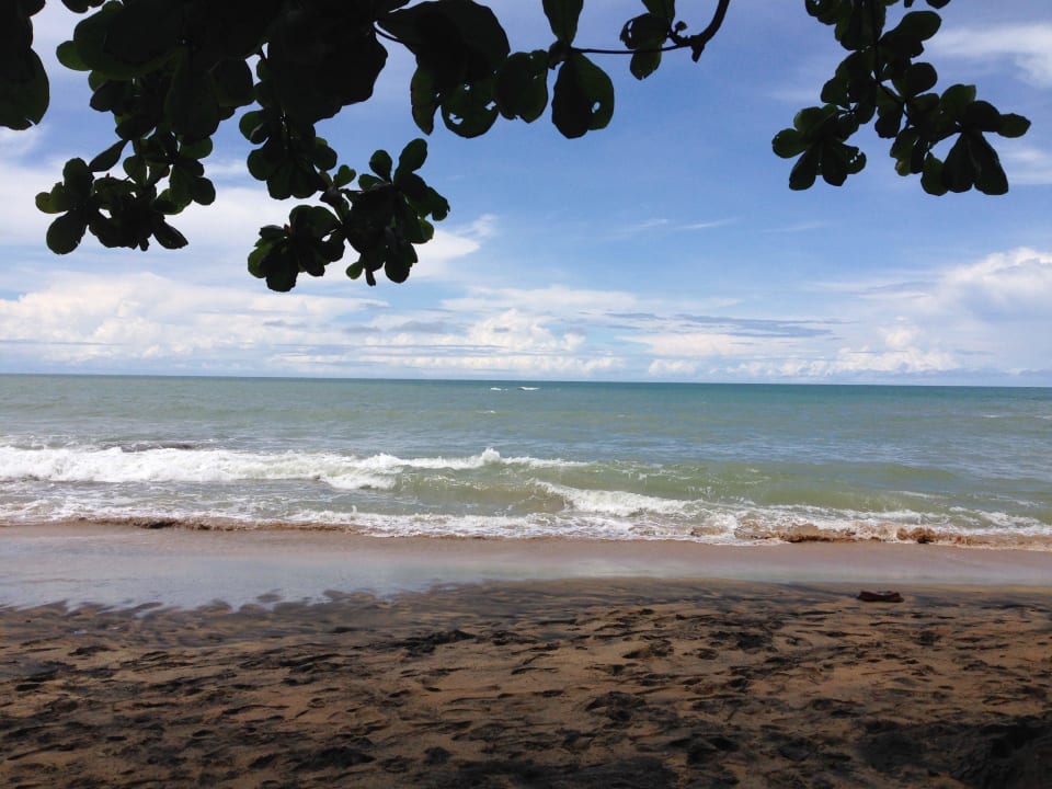 Direkt auf der anderen Strassen Seite Khaolak Oriental Resort - Adults only