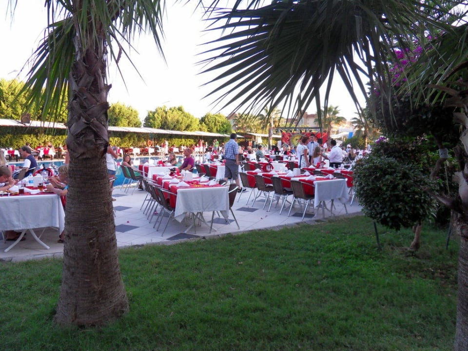 Galaabend am Animationspool Hane Family Resort