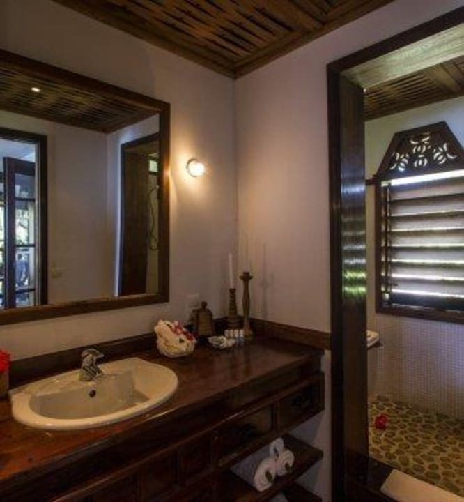 Bathroom Amporaha Resort