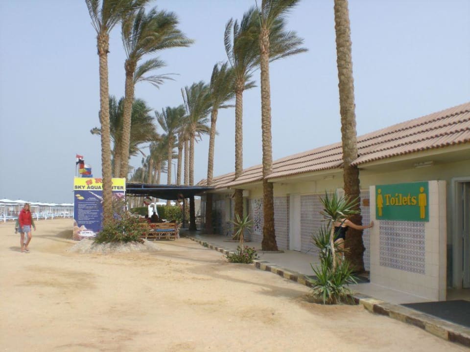 Toiletten am Strand Pickalbatros Alf Leila Wa Leila Resort - Neverland Hurghada