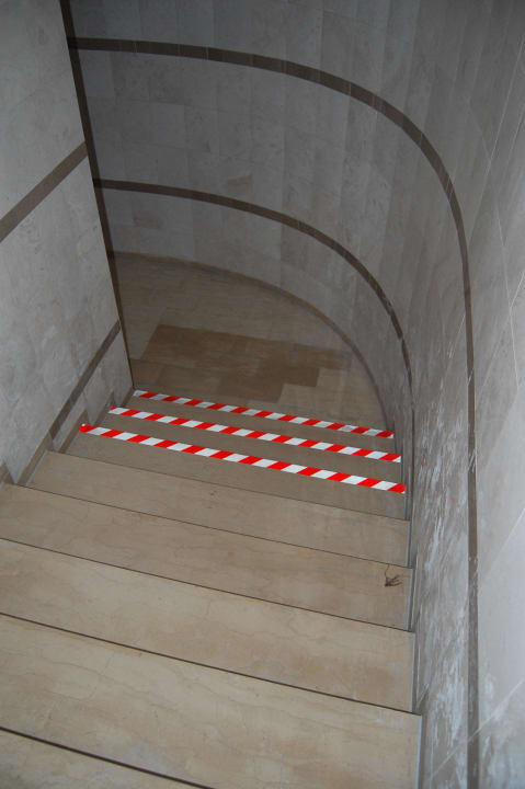 Schreckliches Treppenhaus ins Souterrain Hotel Kalithea Mare Palace