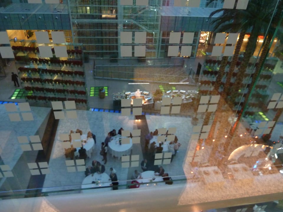 Bar/Restaurant im Innenbereich Hilton Munich Airport