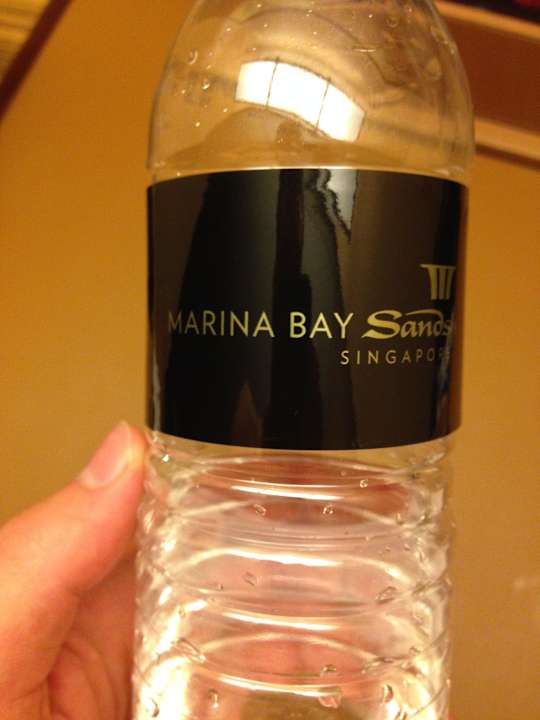 Eigenes Wasser vom Hotel  Marina Bay Sands