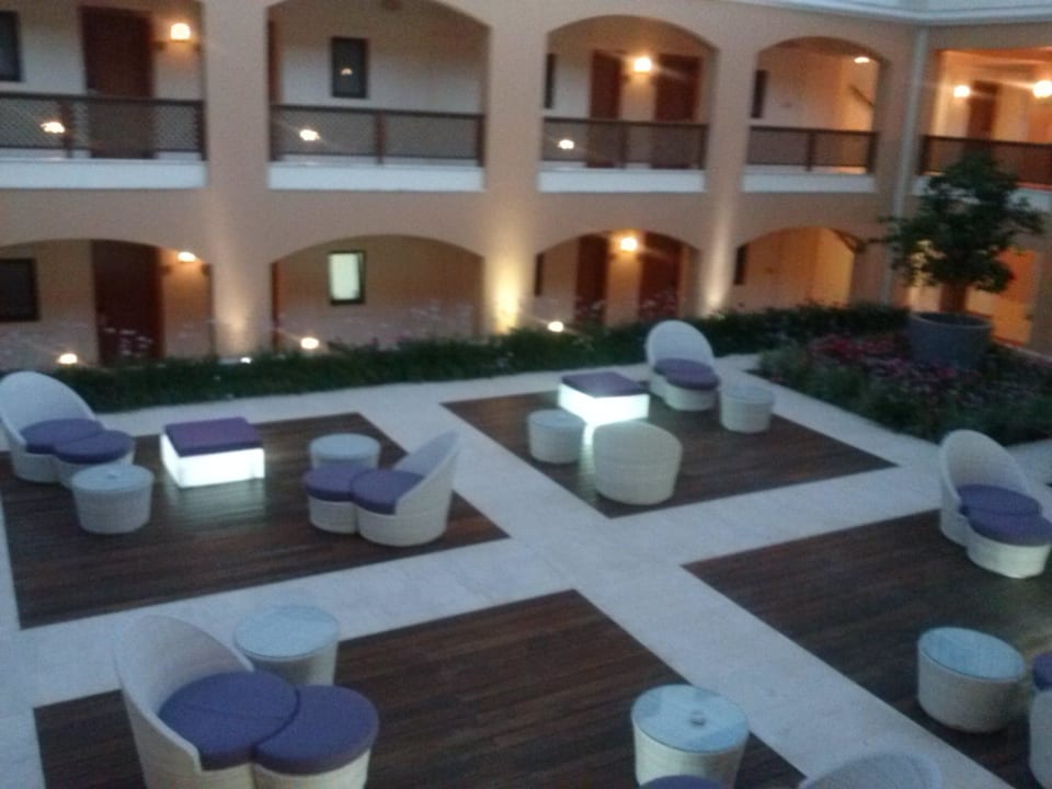 Innenhof im Haupthaus Minoa Palace Resort