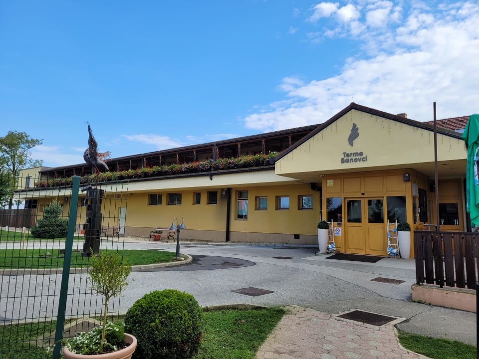 Außenansicht Terme Banovci - Hotel Zeleni Gaj