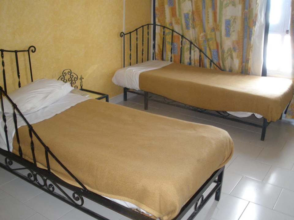 Wunderschönes Doppelbett in der Suite Houda Golf & Beach Club