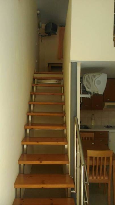 Schody na antresolę Hotel Apartments Ionio Star