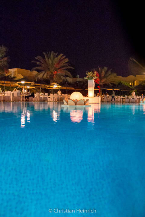 Pool beim Gala Abend  TUI MAGIC LIFE Penelope Beach