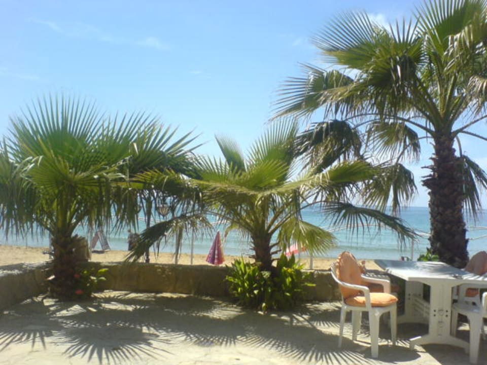 Blick von der Strandbar des Hotels am Tag Hotel Arabella World