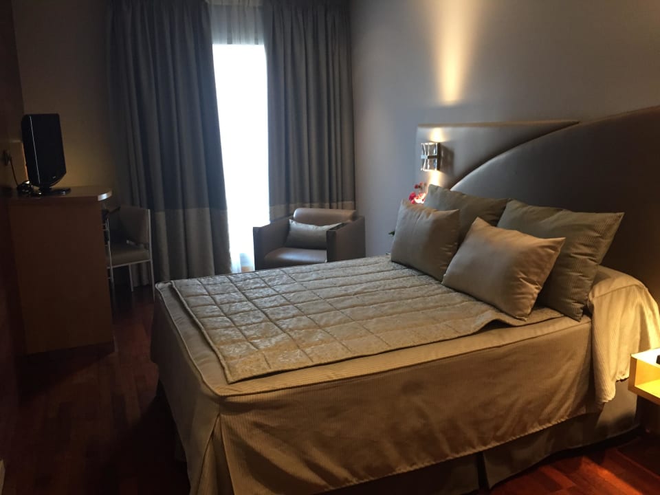 Zimmer 4. Etage zur Straße über dem Eingang Hotel Sansi Barcelona