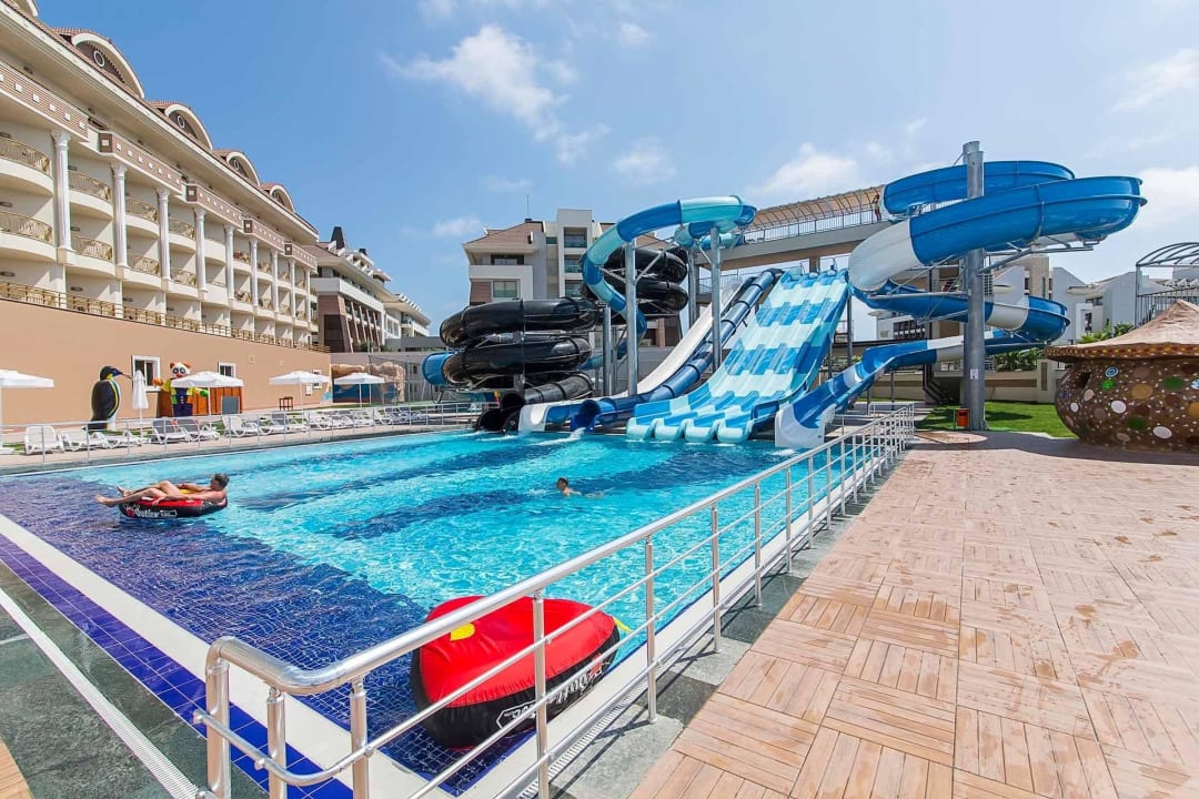 Hoteleigener Aquapark: Hauptrutschen Kirman Belazur Resort & Spa