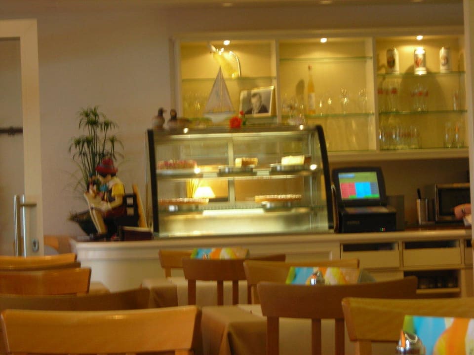 Kuchentheke und gleichzeitig Rezeption! Seehotel Zur Münz