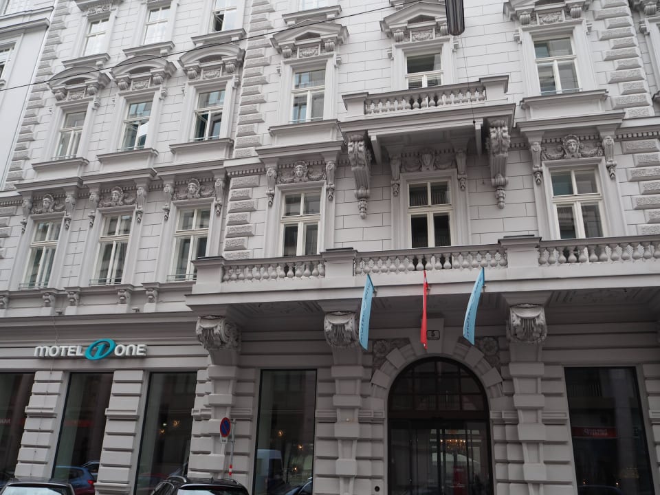 Eingang Motel One Wien-Staatsoper