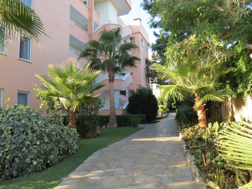 Weg zu Zimmern, Restaurant, Pool Hotel Club Paradiso