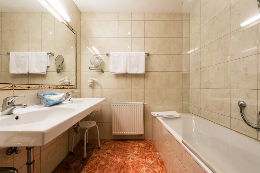 Badezimmer Hotel Garni Alpenruh-Micheluzzi