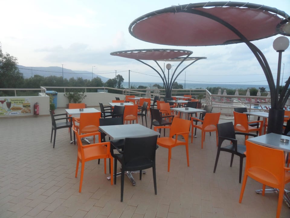 Von hier hat man einen herrlichen Ausblick zum Mee HARPIN Georgioupolis Resort Aquapark & SPA