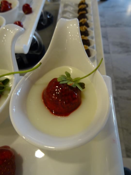 Dessert Glamour Resort & Spa