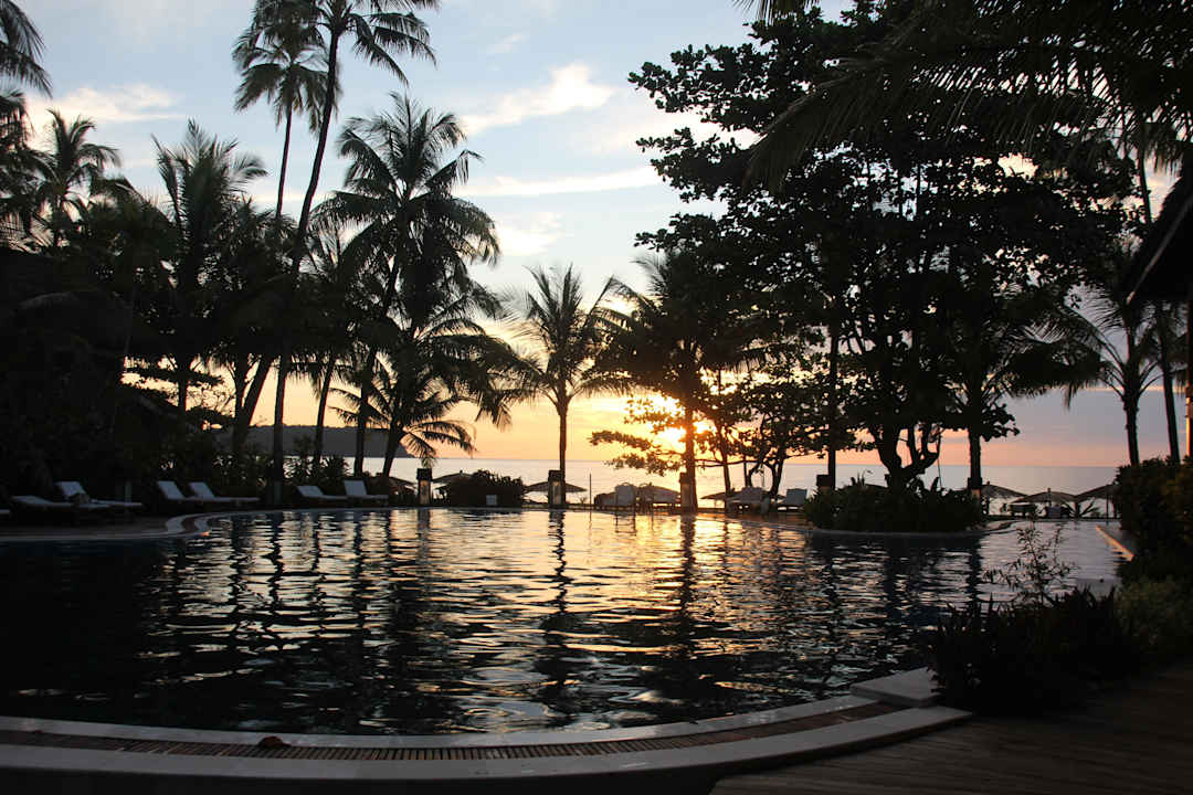 Pool bei Sonnenuntergang Hotel Sandoway Resort
