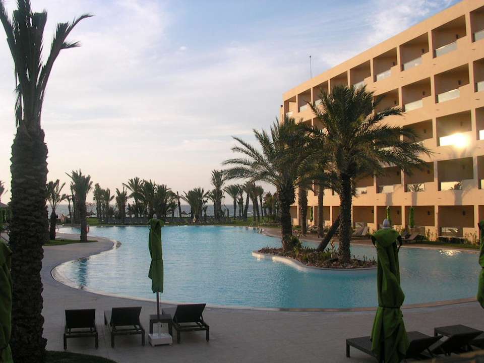 Pool am Abend Hotel Rosa Beach