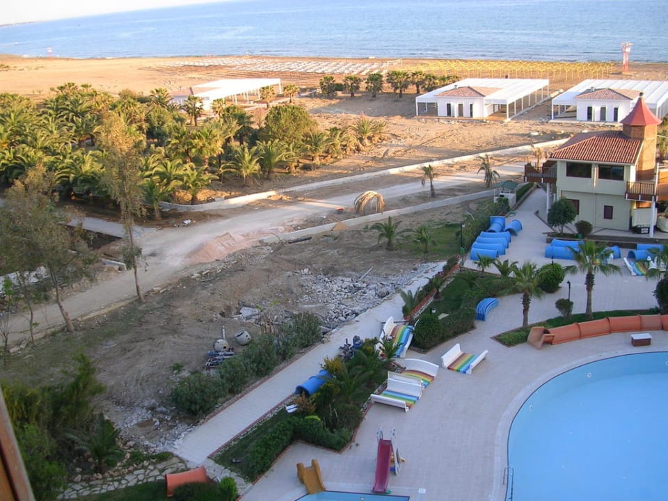 Wegfall des Rutschenpools, neue Strandpromenade Bella Resort & Spa