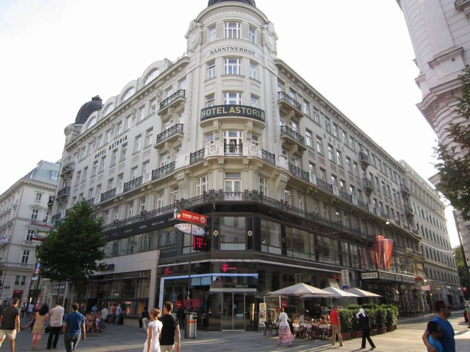 Street view Hotel Astoria Vienna, Curio Collection by Hilton