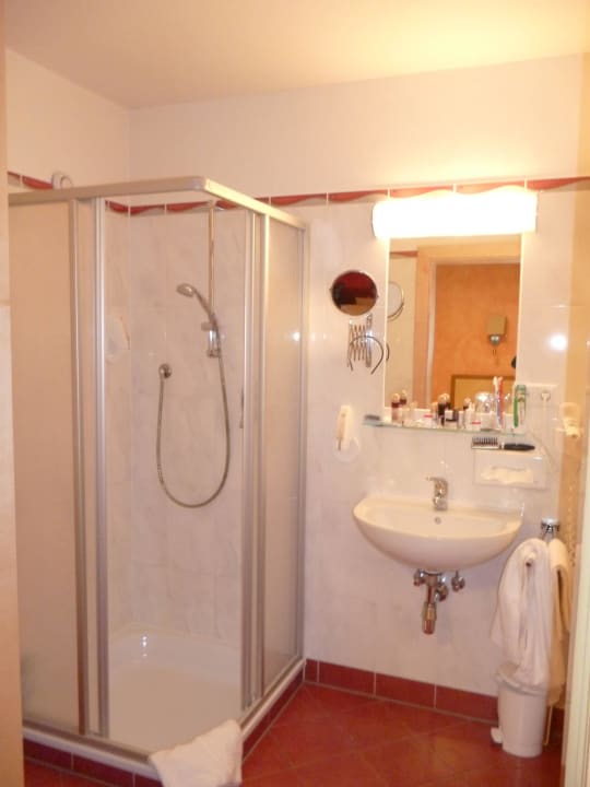 Normal ist die Dusche Hochformat Posthotel Strengen am Arlberg