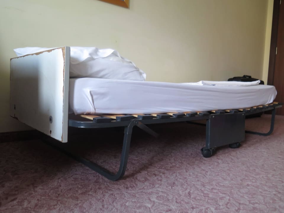 Familienzimmer / Zustellbett. Matraze entsprechend Hotel Royal Garden Beach