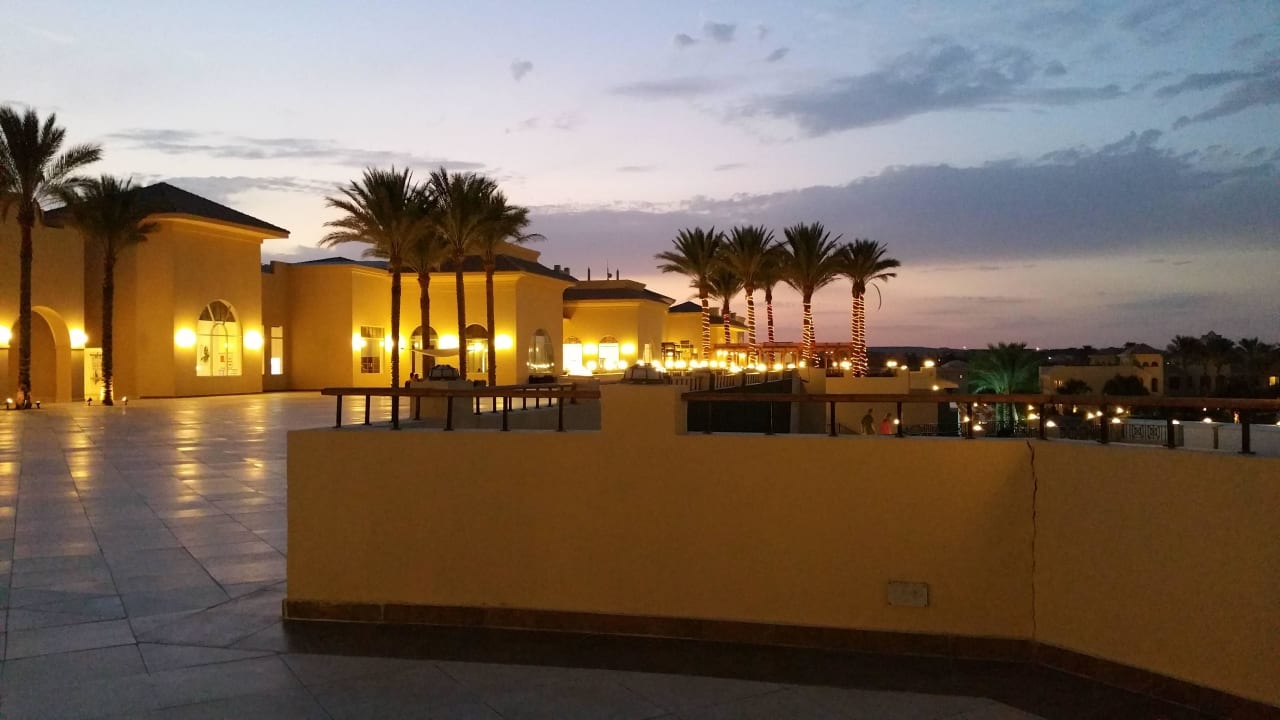 Anlage bei Nacht Cleopatra Luxury Resort Makadi Bay
